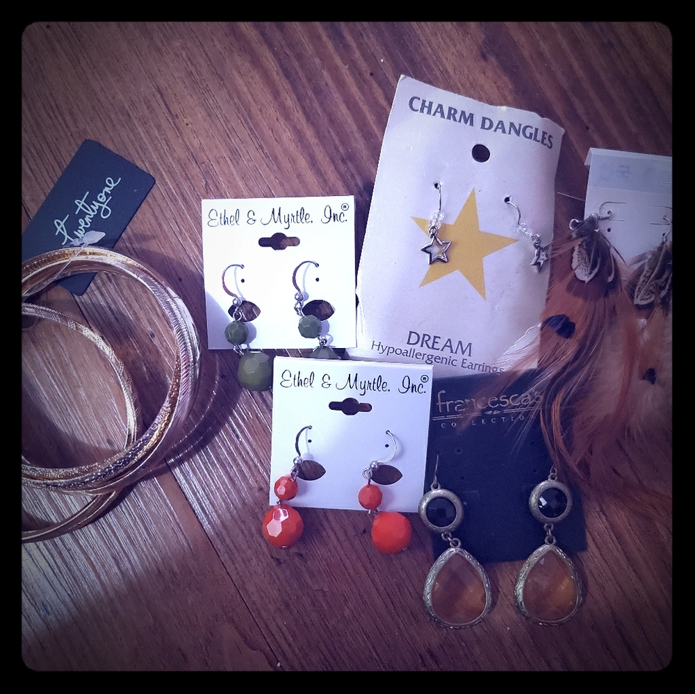 Bundle of earrings and bracelets NEW